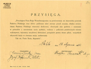 1.Tytuł: Władysław Praszmut 
2.Treść: tekst przysięgi, złożonej przez  strażnika granicznego Władysława Praszmuta
3.Hasła przedmiotowe: Straż Graniczna, kadra
4.Wytwórca: Straż Graniczna
5.Czas powstania: 15.01.1935 r.
6.Miejsce sporządzenia: Polska, Nakło
7.Materiał i technika wykonania: papier, druk wypełniony pismem odręcznym
8.Wymiary: 20 x 16,5 cm
9.Stan zachowania: dobry
10.Miejsce przechowywania/właściciel: Archiwum Straży Granicznej w Szczecinie
