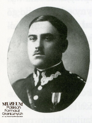 1. Tytuł tematu: oficer Korpusu Ochrony Pogranicza
2. Opis obrazu: zdjęcie portretowe oficera - dowódcy kompanii saperów KOP „Czortków” (w latach 1934-1939)
3. Data wydarzenia: lata 30 XX w.
4. Osoby widoczne: kpt. Eugeniusz Krzemiński 
5. Hasła przedmiotowe: Korpus Ochrony Pogranicza, kadra
6. Opis techniczny: oryginał, czarnobiałe
7. Autor: brak danych
8. Miejsce przechowywania/właściciel: Zbigniew Kiełb