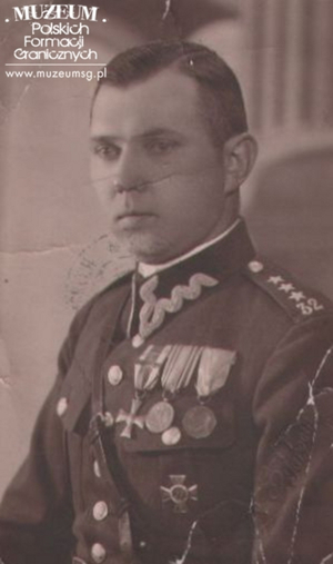 1. Tytuł tematu: oficer Korpusu Ochrony Pogranicza
2. Opis obrazu: zdjęcie portretowe oficera pełniącego służbę w Batalionie KOP „Orany” (od 1938 r.)
3. Data wydarzenia: lata 30 XX w.
4. Osoby widoczne: kpt. Wacław Szyłko 
5. Hasła przedmiotowe: Korpus Ochrony Pogranicza, kadra
6. Opis techniczny: oryginał, czarnobiałe
7. Autor: brak danych
8. Miejsce przechowywania/właściciel: Stowarzyszenie Weteranów Polskich Formacji Granicznych