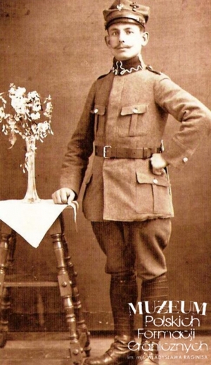 1. Tytuł: przodownik Józef Michałek
2. Opis obrazu: zdjęcie pamiątkowe przod. Józefa Michałka 
3. Data wydarzenia: 1916 r.
4. Osoby widoczne: Józef Michałek
5. Hasła przedmiotowe: Straż Graniczna, kadra
6. Opis techniczny: oryginał, czarnobiałe
7. Autor: brak danych
8. Miejsce przechowywania/właściciel: zbiory prywatne