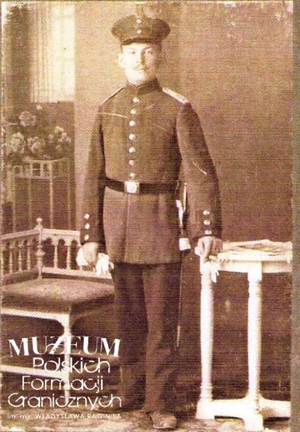 1. Tytuł: przodownik Józef Michałek
2. Opis obrazu: zdjęcie pamiątkowe przod. Józefa Michałka
3. Data wydarzenia: przed 1918 r.
4. Osoby widoczne: Józef Michałek
5. Hasła przedmiotowe: Straż Graniczna, kadra
6. Opis techniczny: oryginał, czarnobiałe
7. Autor: brak danych
8. Miejsce przechowywania/właściciel: zbiory prywatne