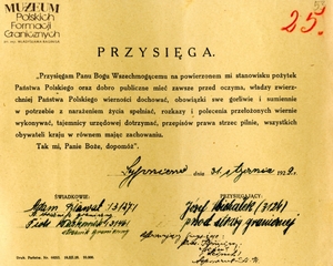1. Tytuł: przysięga
2. Treść: tekst przysięgi urzędniczej
3. Hasła przedmiotowe: kadra
4. Wytwórca: Komisariat Straży Granicznej Sypniewo
5. Czas powstania: 31.01.1929 r.
6. Miejsce sporządzenia: Sypniewo, Polska
7. Materiał i technika wykonania: druk wypełniony odręcznie
8. Wymiary: 21,5 x 17 cm
9. Stan zachowania: dobry
10. Miejsce przechowywania/właściciel: Archiwum Straży Granicznej w Szczecinie