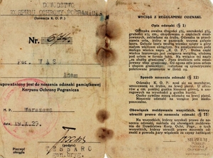 1.Tytuł: legitymacja Odznaki Korpusu Ochrony Pogranicza
2.Treść: legitymacja „Odznaka Korpusu Ochrony Pogranicza” 
3.Hasła przedmiotowe: odznaczenia
4.Wytwórca: Dowództwo KOP
5.Czas powstania: 19.10.1929 r.
6.Miejsce sporządzenia: Polska, Warszawa, Dowództwo KOP
7.Materiał i technika wykonania: papier, wypełniony druk maszynowo  i pismem odręcznym
8.Wymiary: 16 cm / 12 cm
9.Stan zachowania: dostateczny
10.Miejsce przechowywania / właściciel: Sala Tradycji Podlaskiego Oddziału  Straży Granicznej w Białymstoku