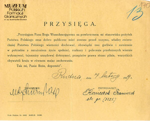 1. Tytuł: Franciszek Konieczek
2. Treść: tekst przysięgi służbowej
3. Hasła przedmiotowe: Straż Graniczna, kadra
4. Wytwórca: Straż Graniczna
5. Czas powstania: 07.02.1929 r.
6. Miejsce sporządzenia: Polska, Rudna
7. Materiał i technika wykonania: papier, druk wypełniony ręcznie
8. Wymiary: 21,5 x 17 cm
9. Stan zachowania: dobry
10. Miejsce przechowywania/właściciel: Archiwum Straży Granicznej w Szczecinie