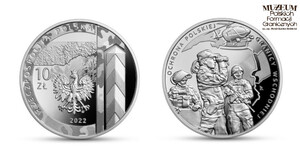 1. Nazwa własna: srebrna moneta kolekcjonerska Narodowego Banku Polskiego „Ochrona polskiej granicy wschodniej” o nominale 10 zł
2. Charakterystyka przedmiotu: na awersie monety widoczny polski słup graniczny, godło państwowe oraz data: „2022”. Krawędź obwiedziona napisem: „Rzeczpospolita Polska”. Na rewersie monety widnieją sylwetki funkcjonariuszy Straży Granicznej i Policji, żołnierza Wojska Polskiego oraz wizerunek śmigłowca Straży Granicznej na tle fragmentu zarysu Polski z zaznaczonym stylizowanym północno-wschodnim odcinkiem granicy oraz napis: „Ochrona polskiej granicy wschodniej”. Średnica monety: 32,00 mm
3. Czas powstania: 2022 r.
4. Hasła przedmiotowe: Straż Graniczna, przedmioty pamiątkowe
5. Miejsce przechowywania/ właściciel: zdjęcie monety udostępnił Narodowy Bank Polski w Warszawie