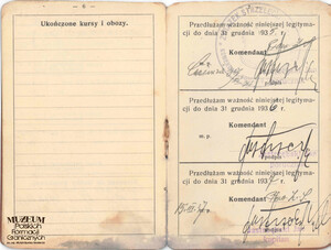 1. Tytuł: legitymacja Związku Strzeleckiego Franciszka Wróblewskiego
2. Treść: legitymacja zawiera zdjęcie plut. rez. instruktora przygotowania wojskowego Franciszka Wróblewskiego, przydział organizacyjny do Z.S. Chełmża oraz informację o prawie do noszenia munduru. Legitymacja wypełniona 03.03.1934 r., z datą ważności do 31.12 1937 r. Zawiera zapis o przyznanej Odznace Pamiątkowej Korpusu Ochrony Pogranicza „Za Służbę Graniczną” oraz przebiegu służby wojskowej w KOP
3. Hasła przedmiotowe: Korpus Ochrony Pogranicza, związki i stowarzyszenia
4. Wytwórca: Komendant Powiatu ZS w Toruniu
5. Czas powstania: 03.03.1934 r.
6. Miejsce sporządzenia: Polska, Toruń
7. Materiał i technika wykonania: druk wypełniony pismem odręcznym, pieczęć
8. Wymiary: brak danych
9. Stan zachowania: dobry
10. Miejsce przechowywania/właściciel: Andrzej Olichwiruk