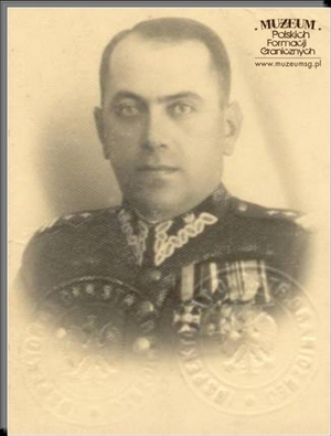 1.Tytuł tematu: Karol Bacz  
2.Opis obrazu: zdjęcie legitymacyjne w mundurze Straży Granicznej
3.Data wydarzenia: 1936 r.
4.Osoby widoczne: ppłk Karol Bacz 
5.Hasła przedmiotowe: Straż Graniczna, kadra
6.Opis techniczny: oryginał, czarnobiałe
7.Autor: nieznany 
8.Miejsce przechowywania/właściciel: Morski Oddział Straży Granicznej