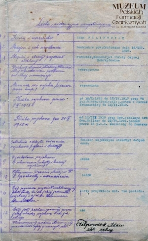 1. Tytuł: dane ewidencyjne uzupełniające
2. Treść: informacje dotyczące przebiegu służby
3. Hasła przedmiotowe: Straż Graniczna, dokumentacja
4. Wytwórca: Straż Graniczna
5. Czas powstania: lata 30.
6. Miejsce sporządzenia: Polska
7. Materiał i technika wykonania: druk wypełniony maszynopisem
8. Wymiary: 20 x 29 cm
9. Stan zachowania: dobry
10. Miejsce przechowywania/właściciel: Archiwum Straży Granicznej w Szczecinie