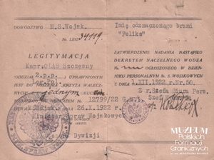 1. Tytuł: legitymacja 
2. Treść: dokument uprawniający Feliksa Olasa do noszenia Krzyża Walecznych 
3. Hasła przedmiotowe: kadra 
4. Wytwórca: Ministerstwo Spraw Wojskowych
5. Czas powstania: 01.12.1922 r.
6. Miejsce sporządzenia: Polska, Warszawa
7. Materiał i technika wykonania: druk wypełniony pismem odręcznym
8. Wymiary: brak danych
9. Stan zachowania: dobry
10. Miejsce przechowywania/właściciel:  Andrzej Olas