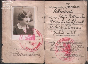 1. Tytuł: legitymacja osobista
2. Treść: legitymacja osobista Janiny Pietraszak, żony Aleksandra Pietraszaka  podoficera zawodowego Korpusu Ochrony Pogranicza
3. Hasła przedmiotowe: kadra, dokumentacja
4. Wytwórca: Ministerstwo Spraw Wewnętrznych
5. Czas powstania: 08.08.1931 r.
6. Miejsce sporządzenia: Polska, Berezno
7. Materiał i technika wykonania: papier, druk, rękopis
8. Wymiary: brak danych
9. Stan zachowania: dobry
10. Miejsce przechowywania/właściciel: Leonard Pietraszak