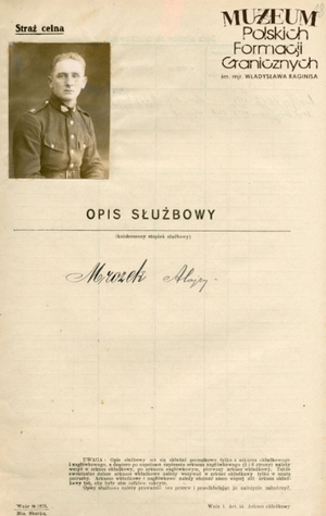 1. Tytuł: strażnik Alojzy Mrozek
2. Treść:  strona tytułowa z opisu służbowego str. Alojzego Mrozka
3. Hasła przedmiotowe: Straż Graniczna, kadra
4. Wytwórca: Ministerstwo Skarbu				
5. Czas powstania: 1928 r.
6. Miejsce sporządzenia: Polska, Warszawa				
7. Materiał i technika wykonania: druk wypełniony pismem odręcznym
8. Wymiary: 22x37 cm
9. Stan zachowania: dobry
10. Miejsce przechowywania/właściciel: Archiwum Straży Granicznej w Szczecinie
