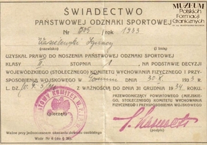 1. Tytuł: świadectwo Państwowej Odznaki Sportowej
2. Treść: świadectwo uzyskania prawa do noszenia POS przez Ignacego Wasielewskiego
3. Hasła przedmiotowe: Straż Graniczna, kadra
4. Wytwórca: Powiatowy Komitet Wychowania Fizycznego i Przysposobienia Wojskowego
5. Czas powstania: 1933 r.
6. Miejsce sporządzenia: Toruń, Polska
7. Materiał i technika wykonania: druk wypełniony pismem odręcznym
8. Wymiary: brak danych
9. Stan zachowania: dobry
10. Miejsce przechowywania/właściciel: Michał Skrzypczak