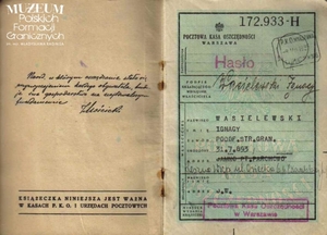1. Tytuł: książeczka oszczędnościowa
2. Treść: książeczka Pocztowej Kasy Oszczędności, wystawiona na Ignacego Wasielewskiego
3. Hasła przedmiotowe: kadra
4. Wytwórca: Pocztowa Kasa Oszczędności w Warszawie
5. Czas powstania: 1935 r.
6. Miejsce sporządzenia: Warszawa, Polska
7. Materiał i technika wykonania: druk wypełniony pismem maszynowym
8. Wymiary: brak danych
9. Stan zachowania: dobry
10. Miejsce przechowywania/właściciel: Michał Skrzypczak